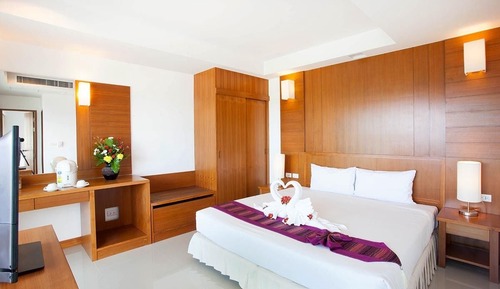 Habitación con 1 cama doble o 2 individuales, vistas parciales al mar