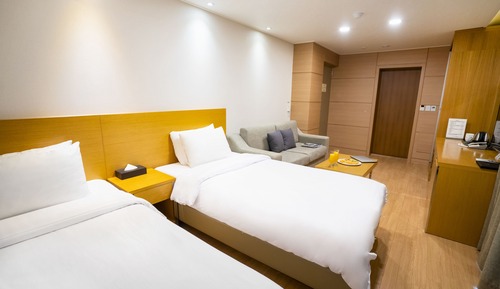 Habitación estándar con 2 camas individuales, vistas a la montaña