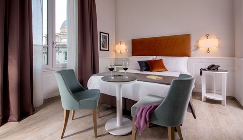 Habitación con 1 cama doble o 2 individuales, vistas a la ciudad