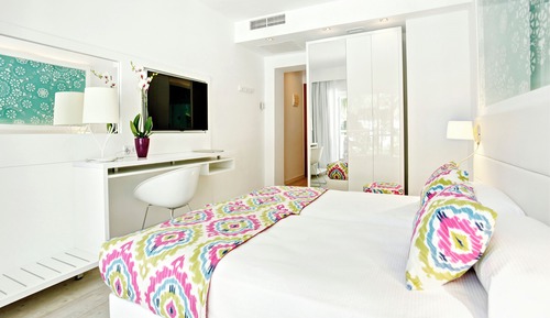 Habitación doble, balcón, vistas parciales al mar