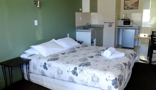 Habitación estándar doble, frigorífico y microondas, planta baja