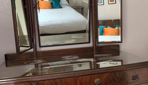 Habitación con 1 cama doble o 2 individuales, baño privado