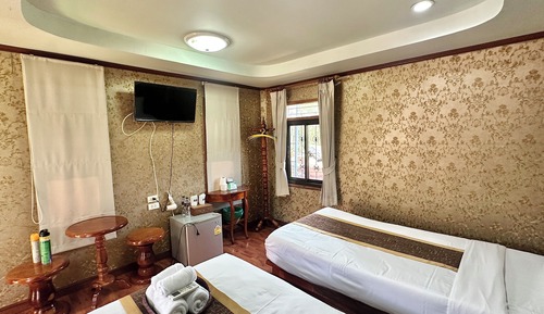 Habitación superior con 2 camas individuales (Pool Access)