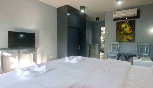 Habitación Deluxe, 1 cama de matrimonio grande, balcón, vistas a la piscina