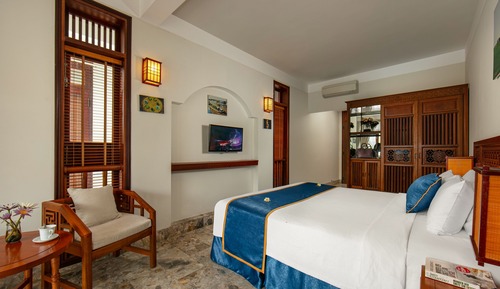 Habitación junior con 1 cama doble o 2 individuales, vistas al río