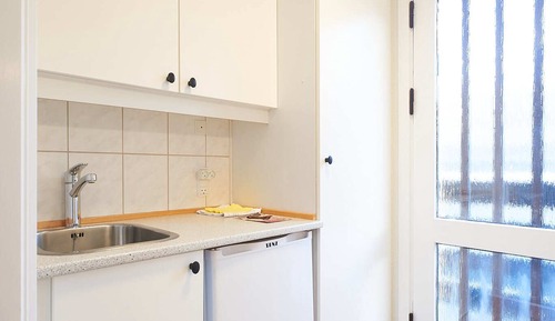 Habitación doble, cocina básica
