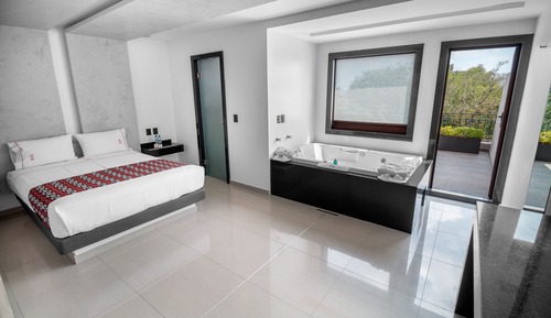 Luxury Suite, Jacuzzi, City View