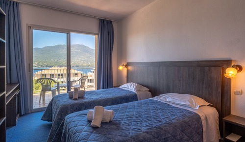 Habitación con 2 camas individuales, vistas al mar