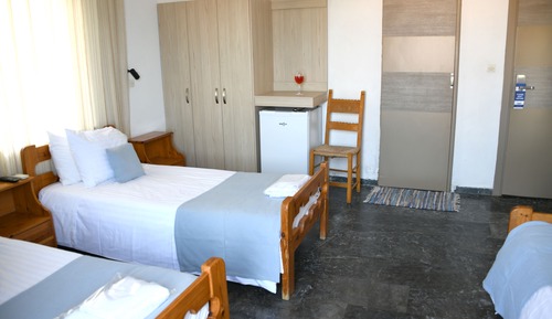 Habitación triple estándar, vistas parciales al mar