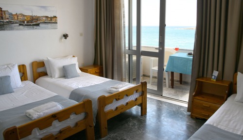 Habitación triple, vistas al mar