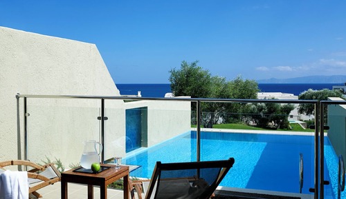 Superior Room - Individual Pool