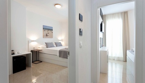 Habitación cuádruple, 2 habitaciones, patio, vistas al mar