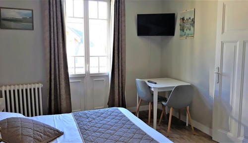Habitación estándar con 1 cama doble o 2 individuales, bañera