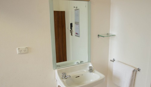 Habitación individual, baño compartido