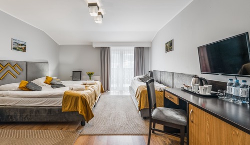 Habitación triple estándar, balcón