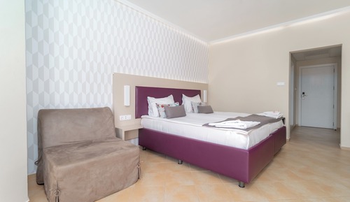 Habitación estándar con 1 cama doble o 2 individuales, balcón