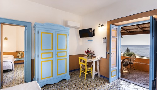 Suite familiar, 2 habitaciones, vistas al mar, en una planta alta