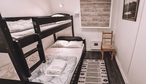 Habitación triple (No window. Pets allowed)