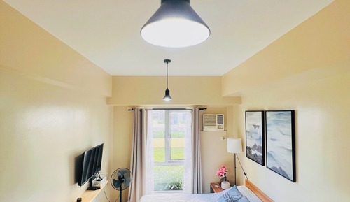 Estudio familiar, 1 cama de matrimonio, balcón, junto a la piscina