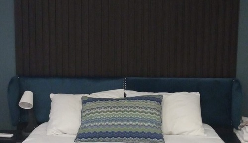 Habitación con 1 cama doble o 2 individuales, no fumadores, balcón