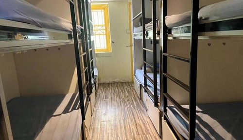 Dormitorio compartido, solo para hombres