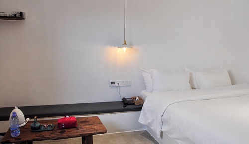 Habitación básica doble, 1 cama de matrimonio grande, vistas a la ciudad