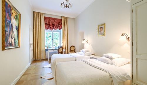 Habitación clásica con 1 cama doble o 2 individuales, vistas al jardín