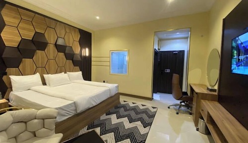 Habitación económica, balcón, vistas a la ciudad