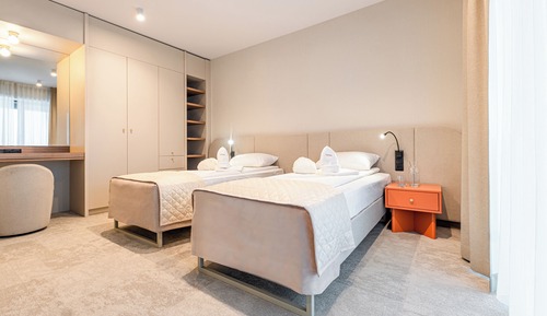 Apartamento superior, balcón, vistas parciales al mar
