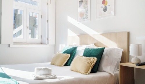 Estudio Confort, 1 cama de matrimonio, cocina básica, vistas a la ciudad
