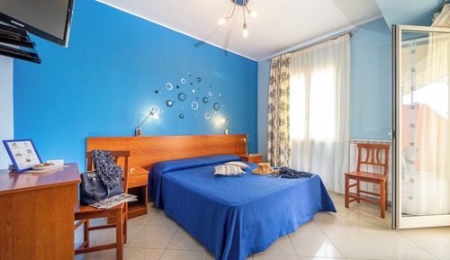 Habitación estándar con 1 cama doble o 2 individuales, 1 habitación, balcón
