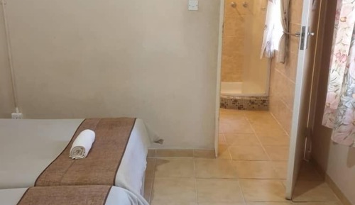 Habitación básica, baño privado, vistas al jardín