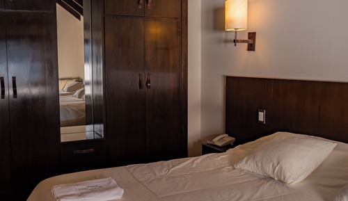 Habitación estándar con 1 cama doble o 2 individuales, vistas al lago