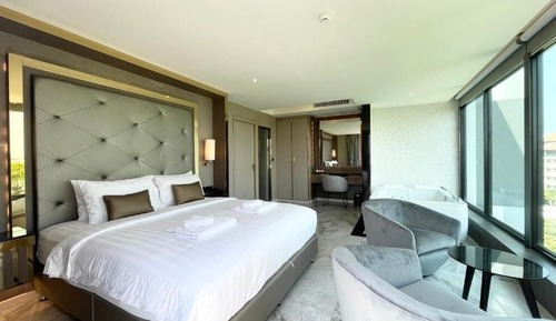 Grand Presidential Suite with Jacuzzi