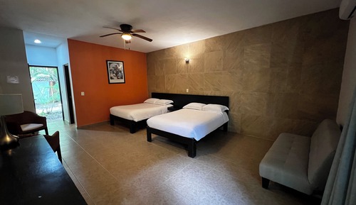 Habitación Confort doble, 2 camas dobles, balcón, vistas al jardín