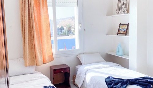 Habitación superior con 2 camas individuales, vistas al mar