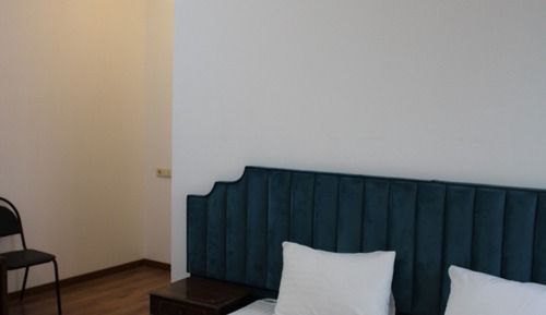 Habitación estándar con 1 cama doble o 2 individuales, vistas a la montaña