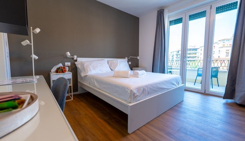 Habitación triple Elite, balcón, vistas a la ciudad