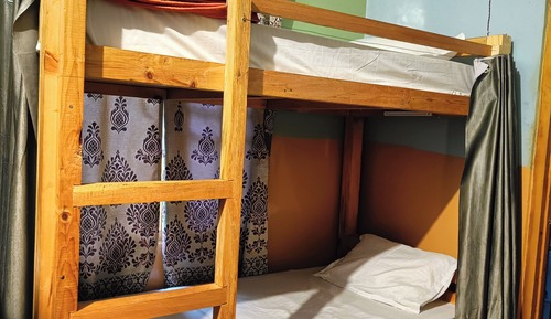 Dormitorio compartido estándar, dormitorio mixto, chimenea, planta baja