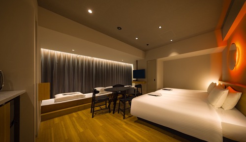 Habitación cuádruple Deluxe, no fumadores, vistas a la ciudad (Western style Room)