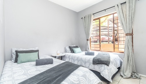 Apartamento, 2 habitaciones, fumadores, patio
