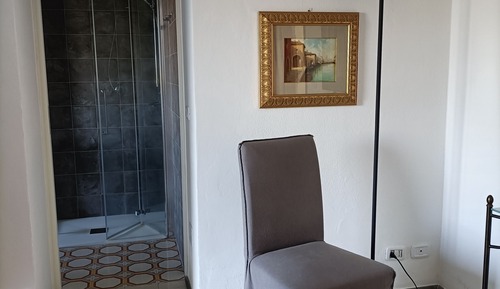Habitación superior con 1 cama doble o 2 individuales, vistas al jardín
