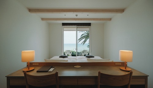 Habitación superior con 2 camas individuales, balcón