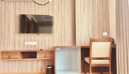 Habitación de lujo doble, 1 cama de matrimonio grande, vistas a la ciudad