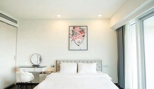 Ático superior, 3 habitaciones, cocina, vistas a la ciudad