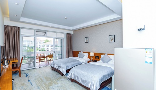 Habitación básica con 1 cama doble o 2 individuales, balcón, vistas al lago