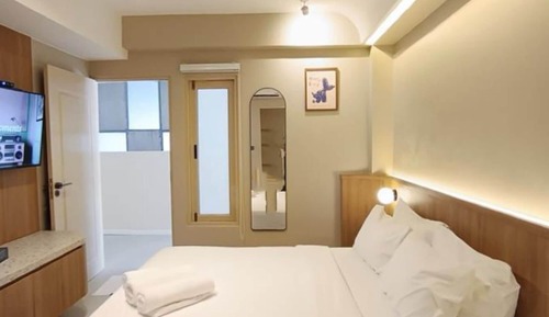 Standard Room with Bathtub