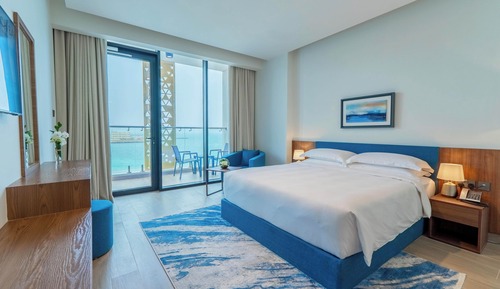 Apartamento, 3 habitaciones, balcón, vistas al mar
