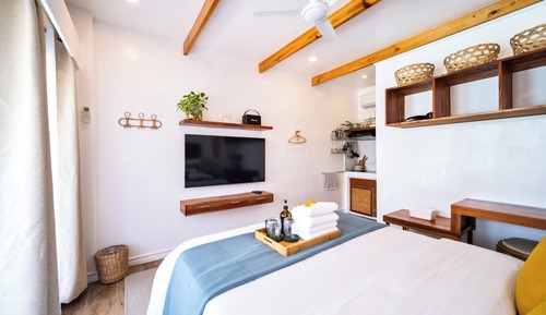 Habitación con 1 cama doble o 2 individuales, vistas a la piscina