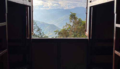 Dormitorio compartido tradicional, vistas a la colina